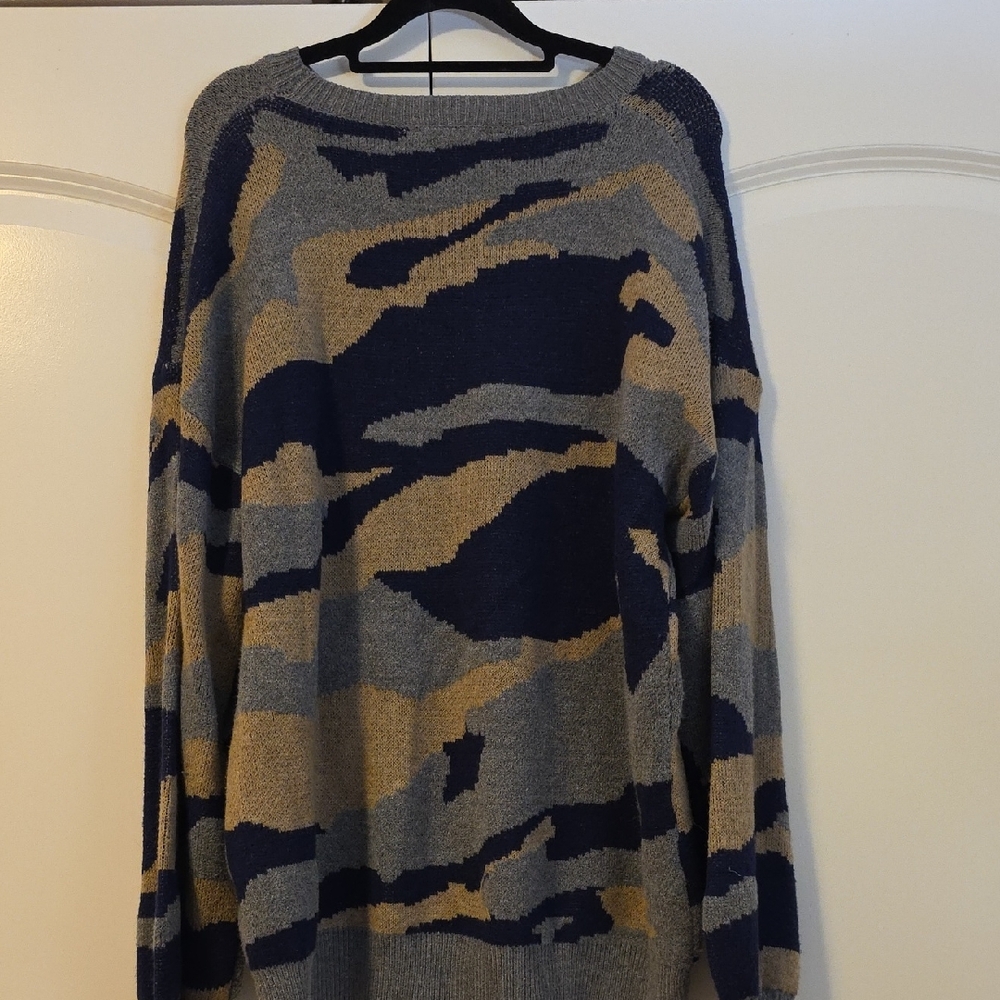 EUC DAVI & DANI Camouflage Pattern Sweater Large - Picture 2 of 6